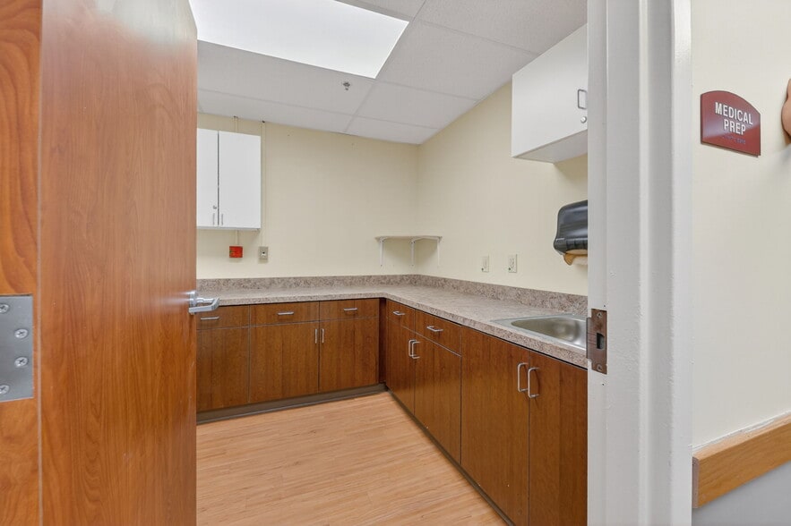 More Photos Of 106 Hospital Dr, Smithville Assisted Living For Sale