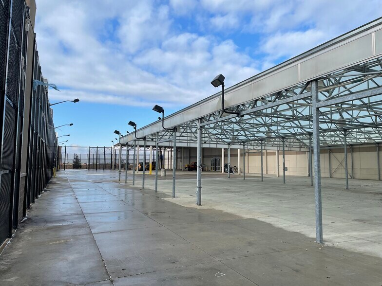 More Photos Of 100 Edgeley Blvd, Vaughan Industrial For Lease