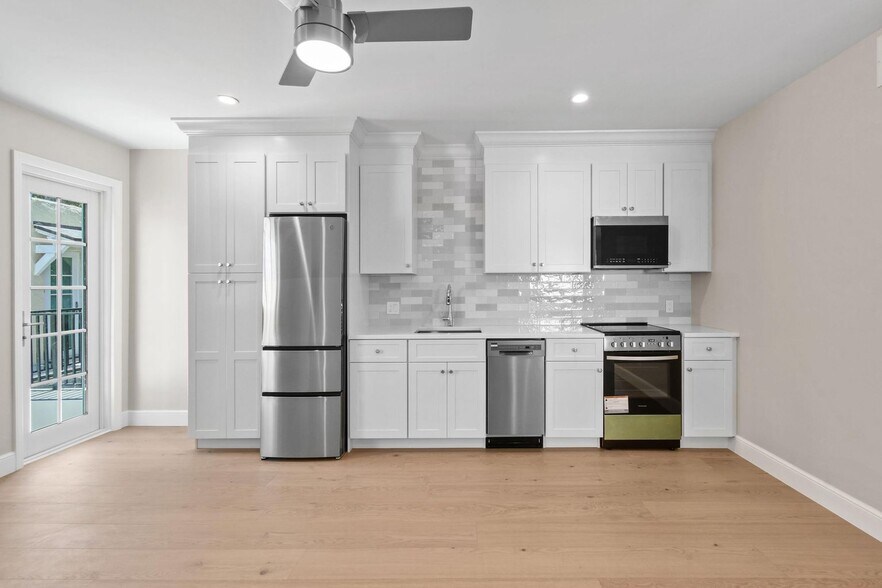 More Photos Of 212 Oleander Ave, Palm Beach Apartments For Sale