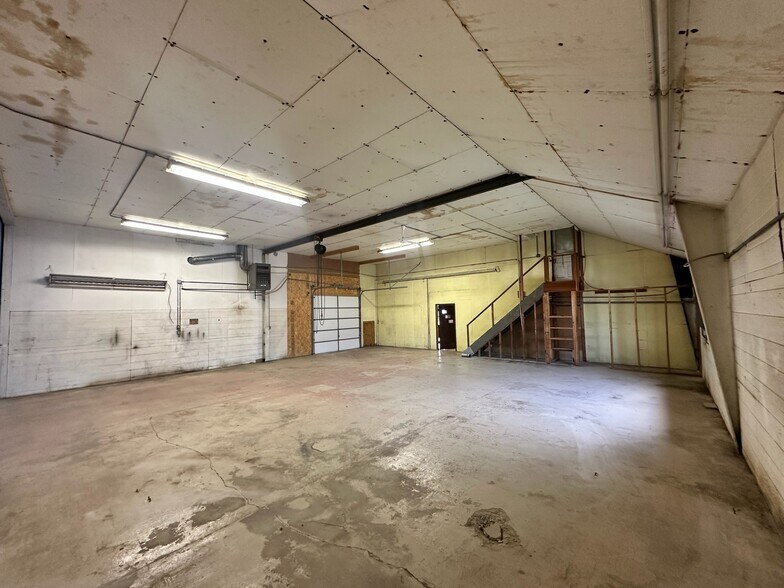 More Photos Of 2242 Silver St, Ashland Light Manufacturing For Lease