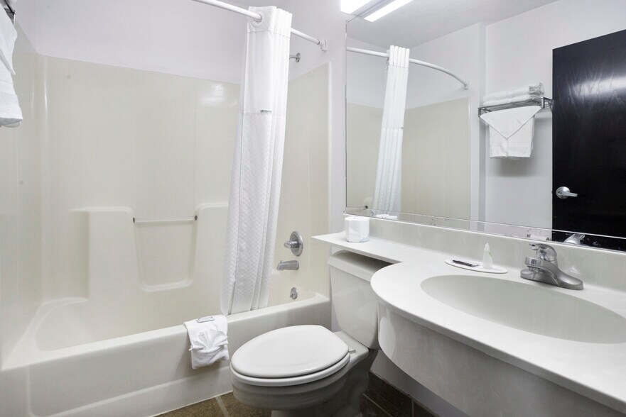 More Photos Of 518 Bonita Lakes Dr, Meridian Hotel For Sale