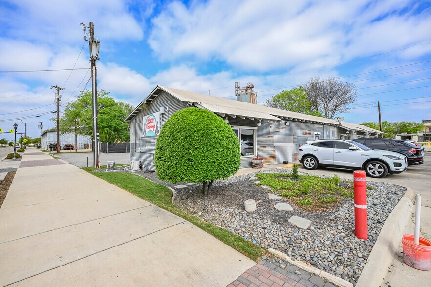 More Photos Of , Grapevine General Retail For Sale