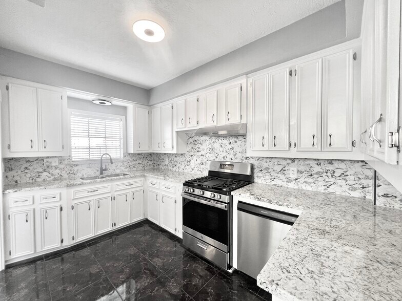 More Photos Of 741 E 9th St, Houston Office Residential For Lease