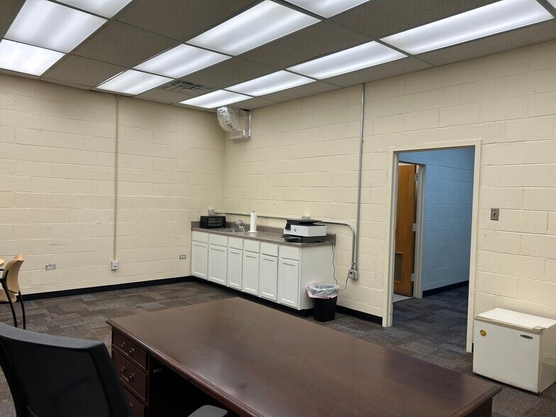 More Photos Of 1915 Snapps Ferry Rd, Greeneville Warehouse For Lease