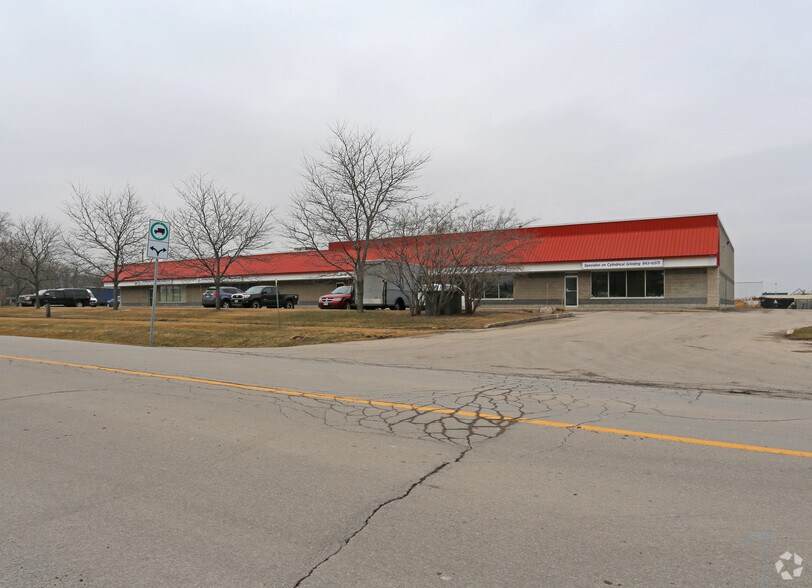 More Photos Of 889 Barton St, Hamilton Warehouse For Lease