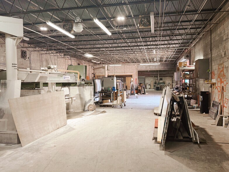 More Photos Of 3750 NW 43rd St, Hialeah Warehouse For Lease