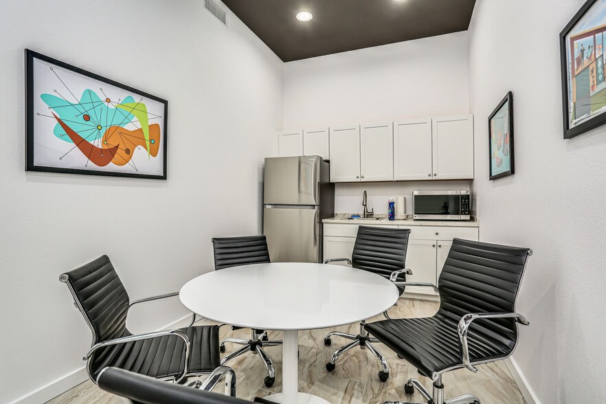 More Photos Of 750 E Tahquitz Canyon Way, Palm Springs Office For Lease