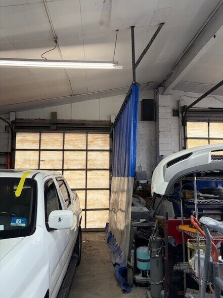 More Photos Of 1229 E Ridge Pike, Plymouth Meeting Auto Repair For Lease