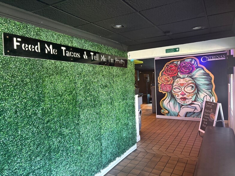 More Photos Of 925 N Semoran Blvd, Orlando Restaurant For Lease