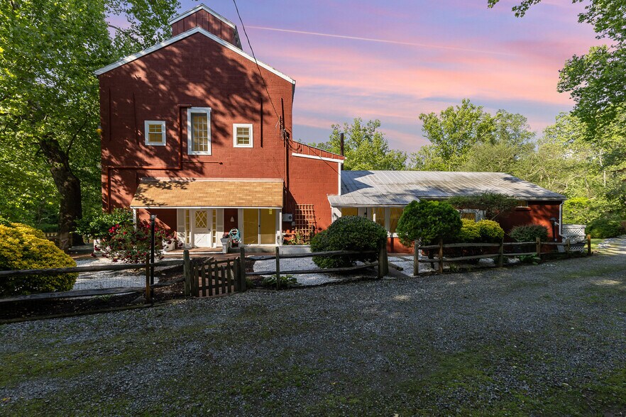 Primary Photo Of 6908 S Roxbury Mill Rd, Spotsylvania Flex For Sale