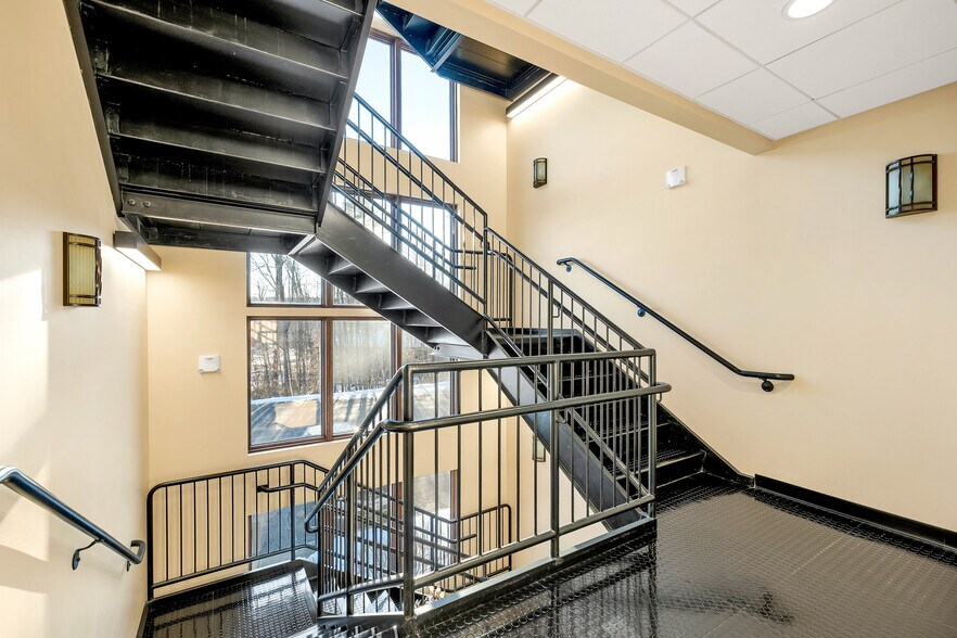 More Photos Of 81 Whittier Hwy, Moultonborough Office For Sale