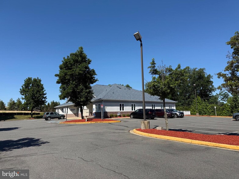 More Photos Of 225 Town Square Dr, Lusby Medical For Lease