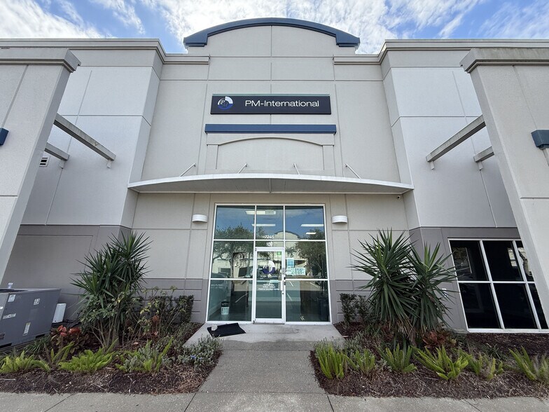 More Photos Of 7245 16th St E, Sarasota Warehouse For Lease