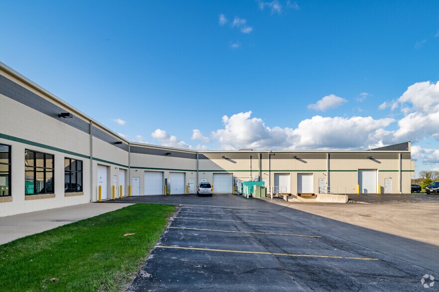 More Photos Of N8W22195 Johnson Dr, Waukesha Flex For Sale