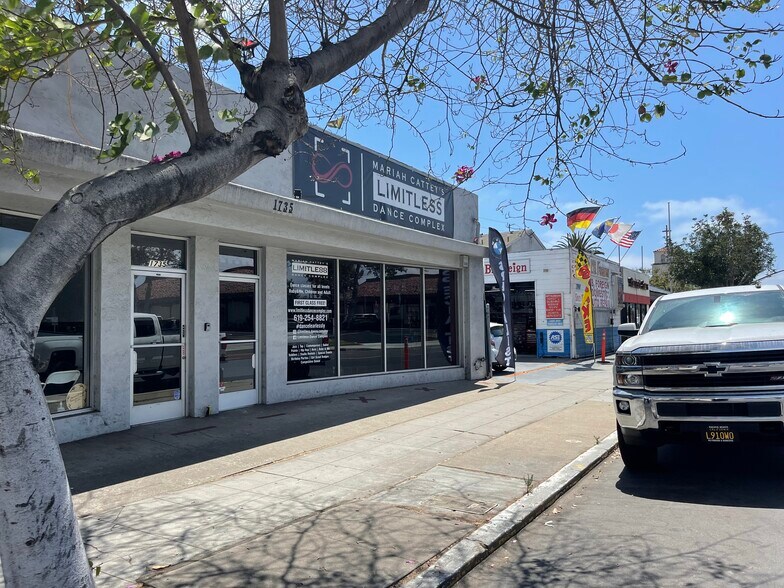 More Photos Of 1735 Garnet Ave, San Diego Storefront For Lease