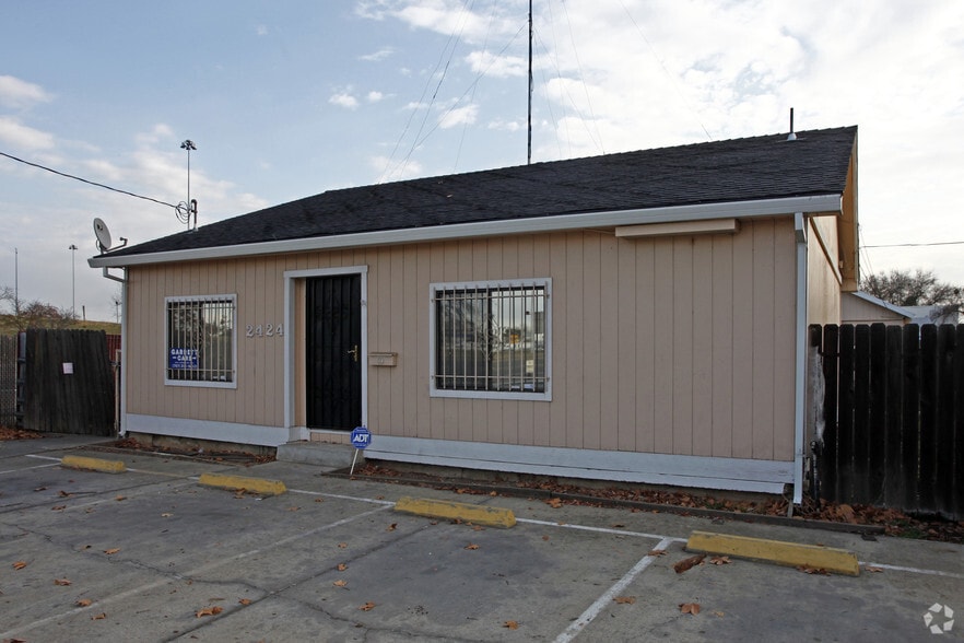 More Photos Of 2424 Cormorant Way, Sacramento Warehouse For Sale