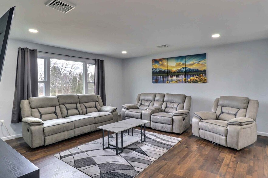 More Photos Of 3360 PA-940, Mount Pocono Specialty For Sale