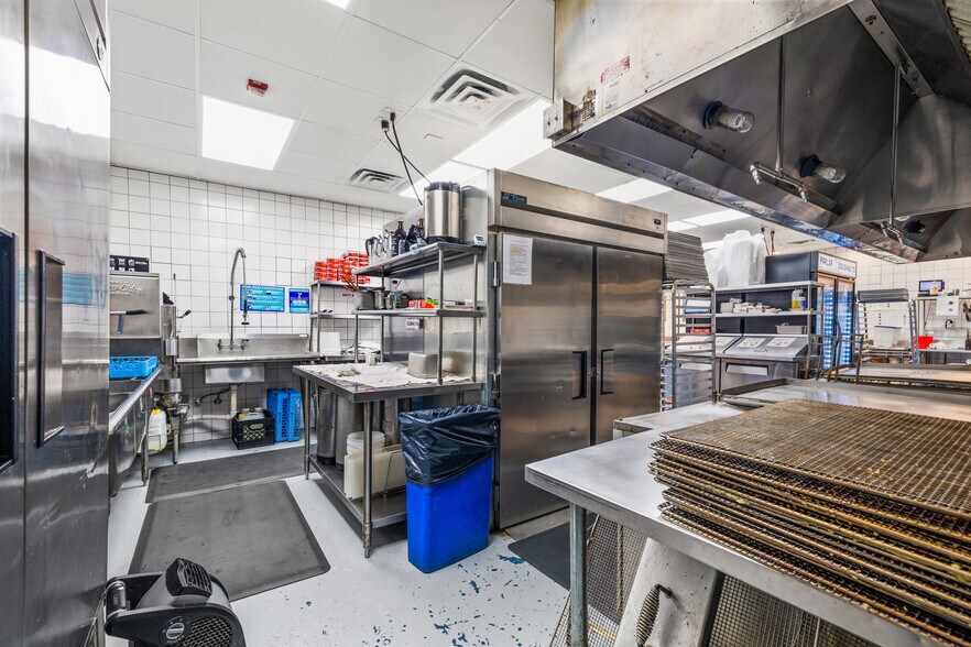 More Photos Of 11359 Highway 17, Pawleys Island Restaurant For Sale