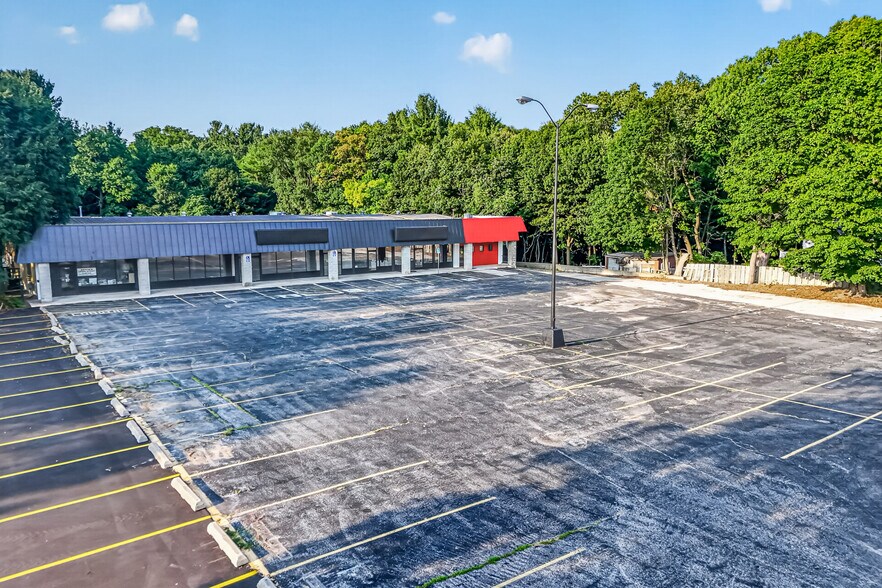 More Photos Of 1006 E Colby St, Whitehall Storefront Retail Office For Sale