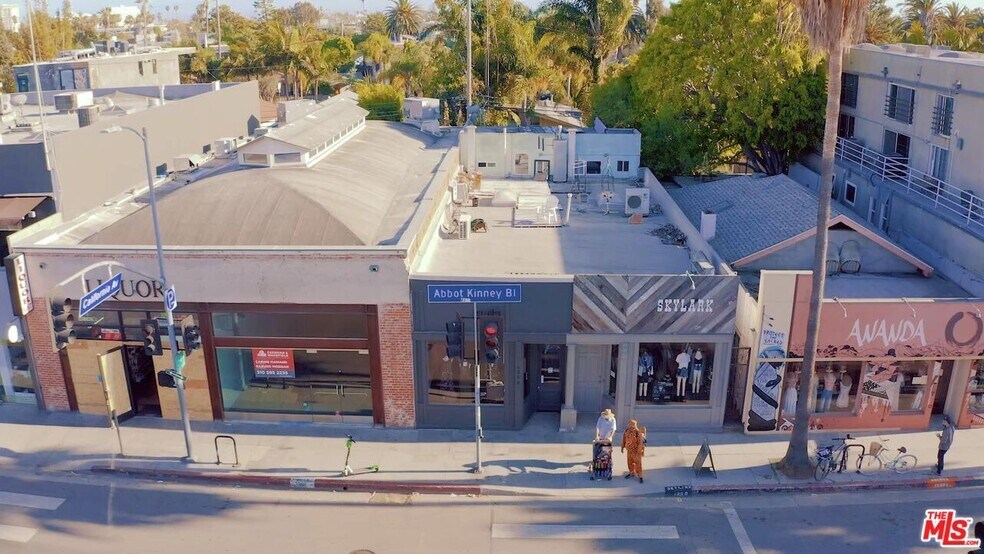 More Photos Of 1520 Andalusia Ave, Venice Apartments For Sale