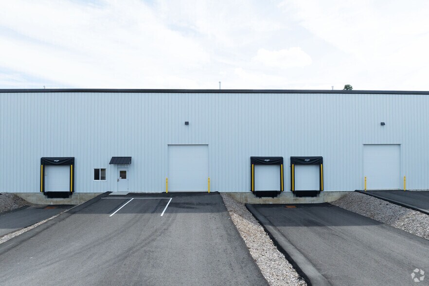 More Photos Of 113 Tabor Rd, Mechanicville Distribution For Lease