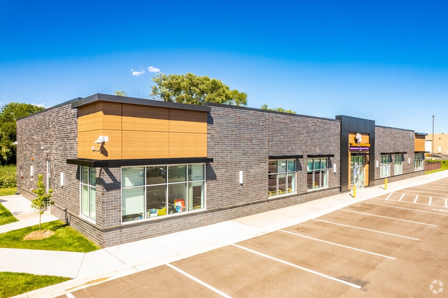 More Photos Of 855 Vikings Parkway, Eagan Restaurant For Lease