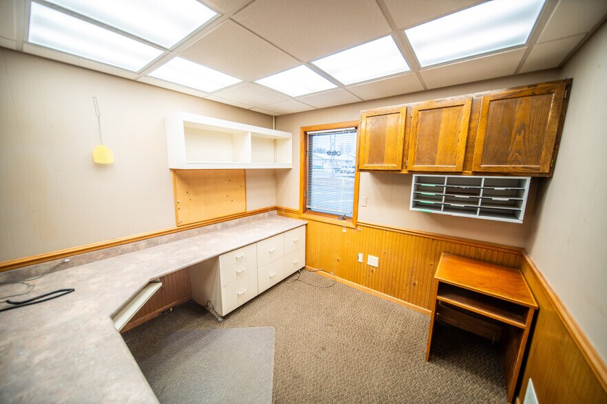 More Photos Of 1006 8th Ave SW, Austin Flex For Lease