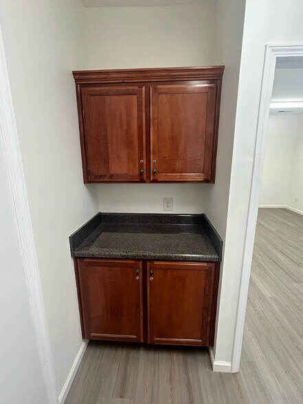 More Photos Of 435 Nissan Dr, Smyrna Office For Lease