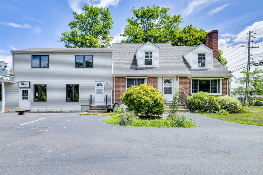 More Photos Of 93 Elm St, Old Saybrook Restaurant For Lease