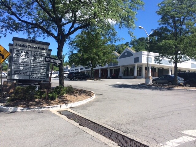 More Photos Of 875 Saw Mill River Rd, Ardsley General Retail For Lease