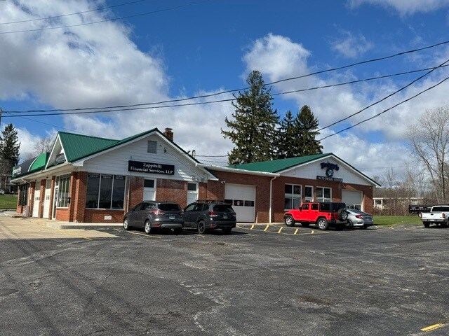 More Photos Of 554 Water St, Chardon Freestanding For Sale