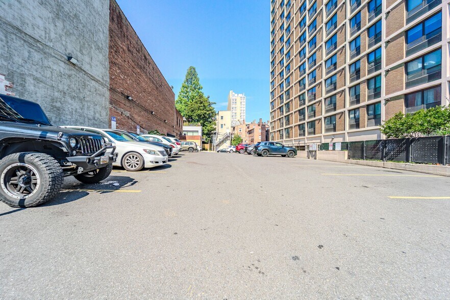 More Photos Of 518 N Charles St, Baltimore Storefront Retail Office For Sale