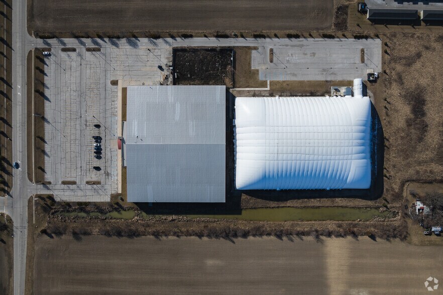 More Photos Of 10020 S Compass Dr, Rossford Health Club For Lease