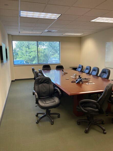 More Photos Of 4550 Lena Dr, Mechanicsburg Office For Lease