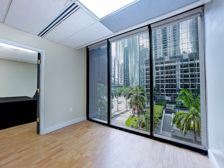More Photos Of 1110 Brickell Ave, Miami Office For Lease