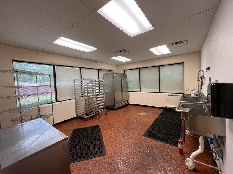More Photos Of 1475 Atlanta Industrial Way, Atlanta Medical For Sale