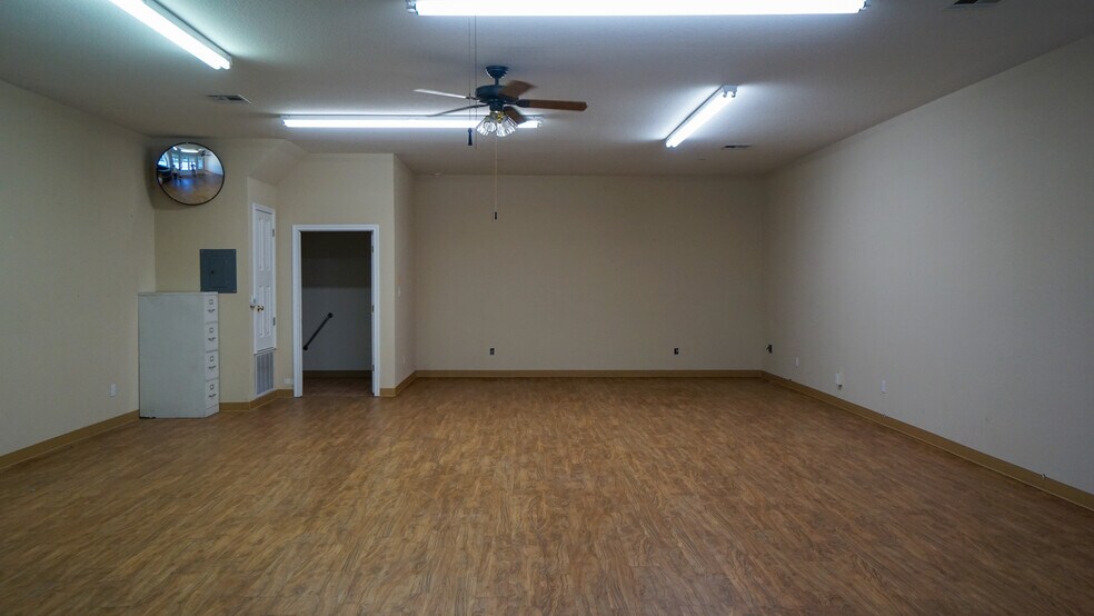More Photos Of 805 N Main St, Salado Unknown For Lease