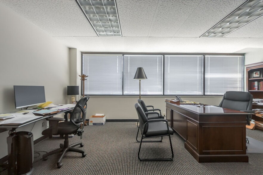 More Photos Of 2850 NE Kendallwood Pky, Kansas City Loft Creative Space For Sale