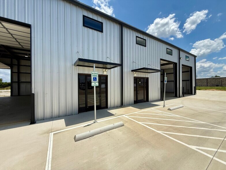 More Photos Of 142 Boyd Business Pky, Boyd Flex For Lease