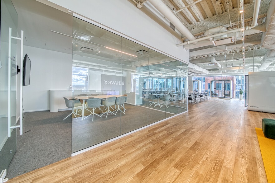 More Photos Of 900 Boul De Maisonneuve O, Montréal Office For Lease