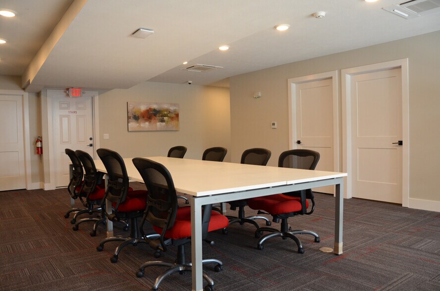 More Photos Of 21866 Williams Cir, Gretna Warehouse For Lease