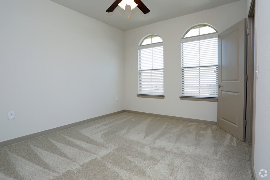 More Photos Of 1601 E Debbie Ln, Mansfield Apartments For Lease