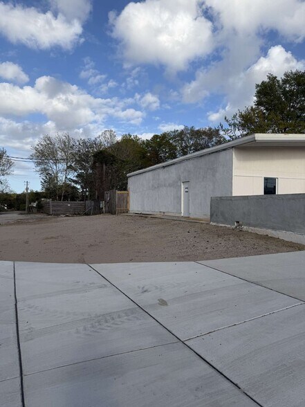 More Photos Of 2505 Carolina Beach Rd, Wilmington General Retail For Lease