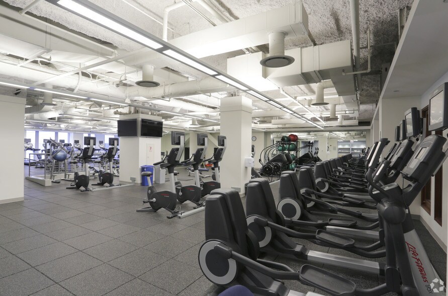 More Photos Of 227 W Monroe St, Chicago Office For Lease