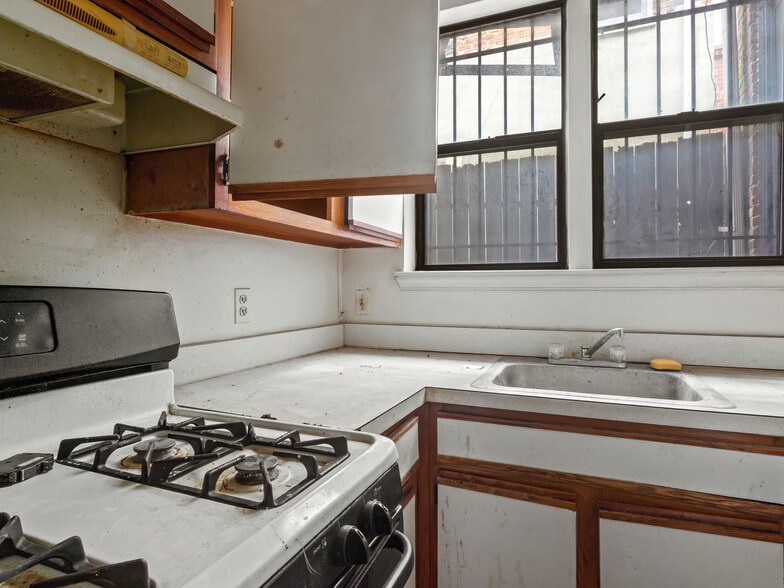 More Photos Of 1223 N St NW, Washington Apartments For Sale