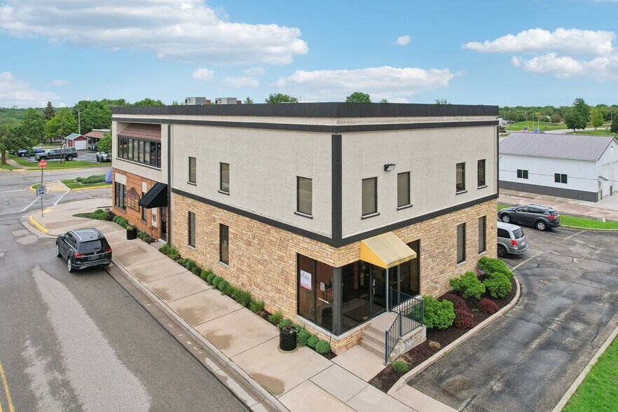 More Photos Of 101 Jones St, Barneveld General Retail For Sale