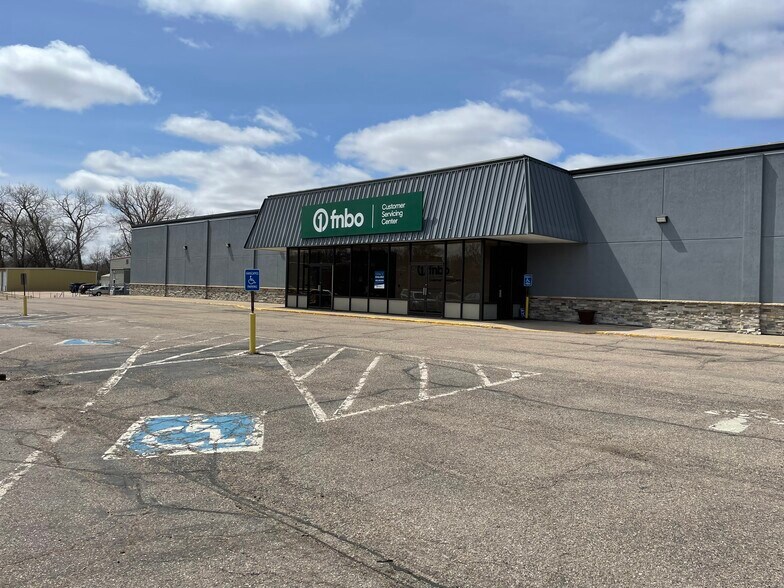 More Photos Of 2007 Broadway Ave, Yankton Unknown For Lease