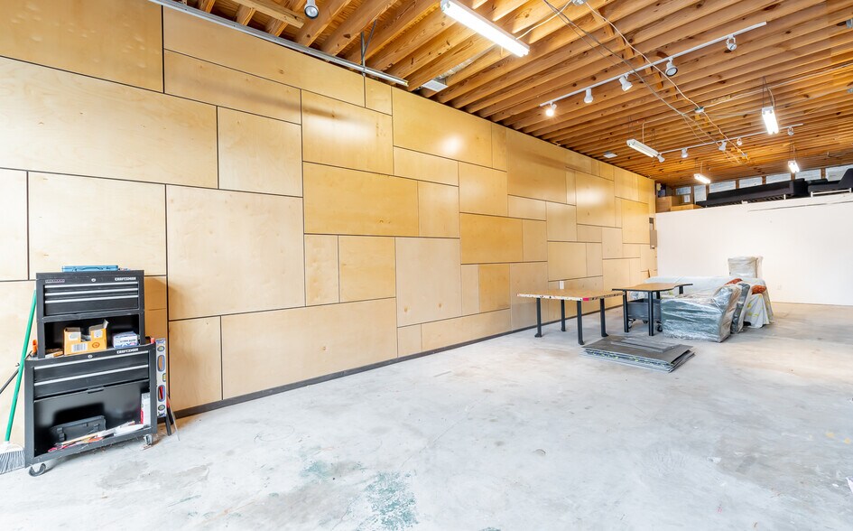 More Photos Of 8101 Warwick Ave, Louisville Office For Sale