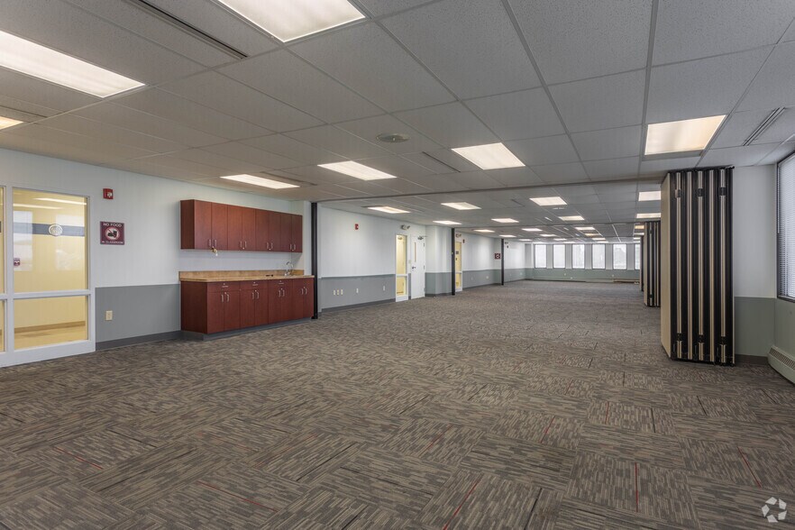 More Photos Of 35350 Curtis Blvd, Eastlake Medical For Lease