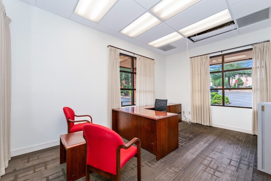 More Photos Of 1771 W State Route 89A, Sedona Storefront Retail Office For Lease